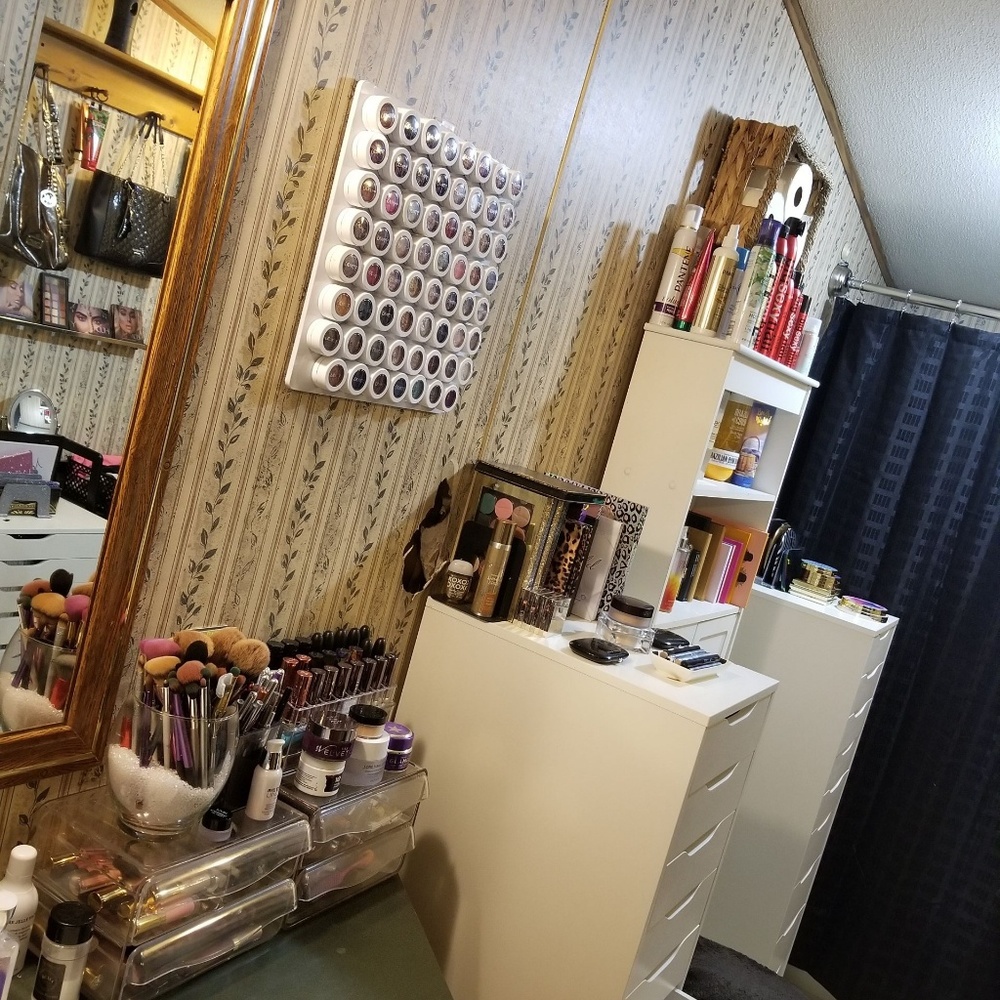 Just showing some makeup space / collection <3